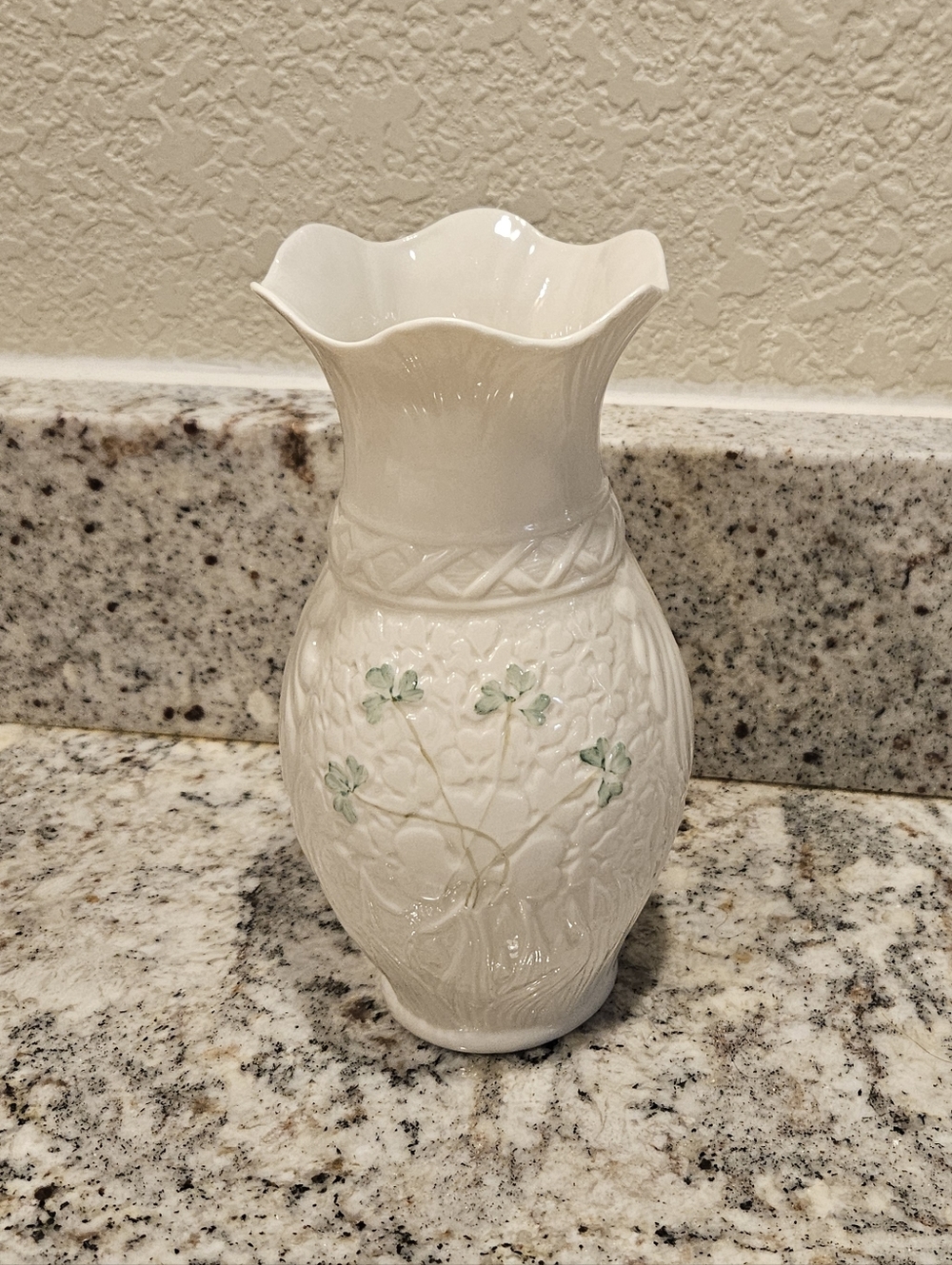 First Edition Blarney Woollen Mills Clover Vase Like New Condition